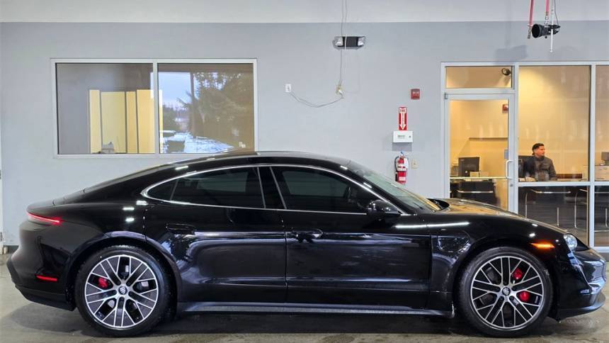 2022 Porsche Taycan - Images - 4