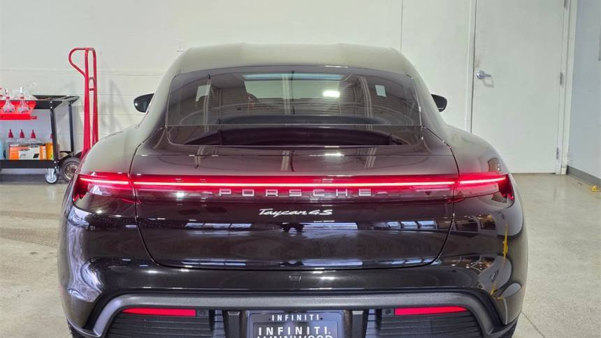 2022 Porsche Taycan - Images - 5