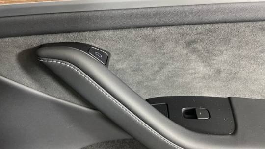 2024 Tesla Model Y 7SAYGDEE1RA227240