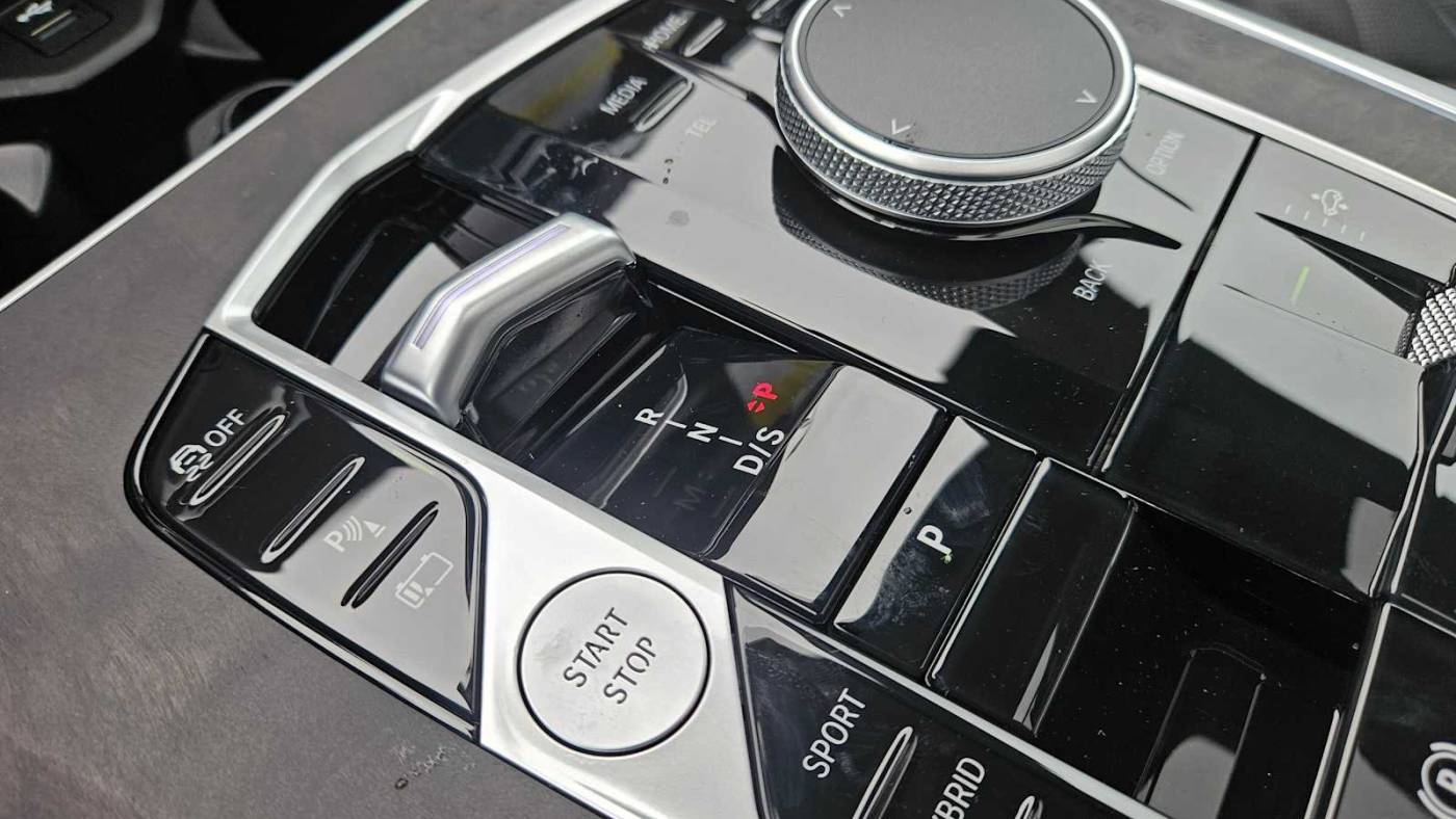 2025 BMW X5 5UX43EU01S9Y77819