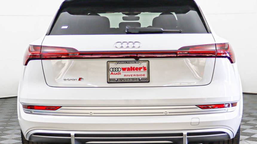 2023 Audi e-tron S - Images - 12