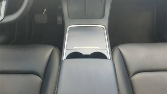 2022 Tesla Model Y 7SAYGDEE1NA010281