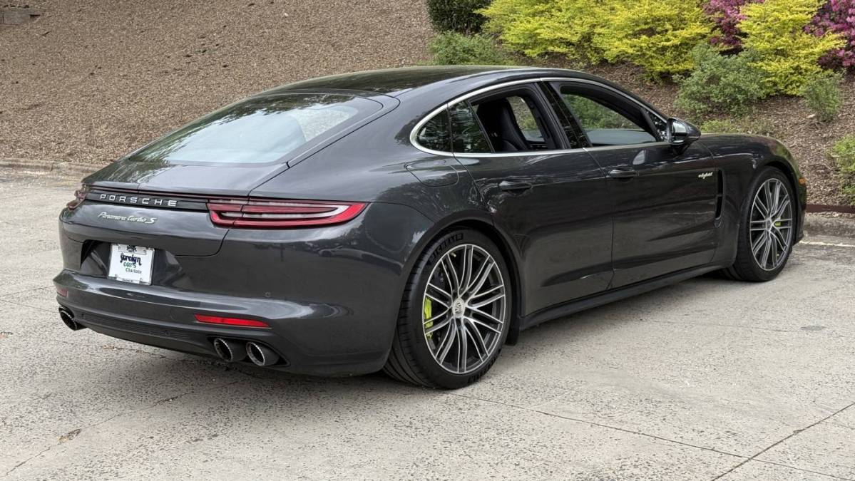 2018 Porsche Panamera - Images - 3