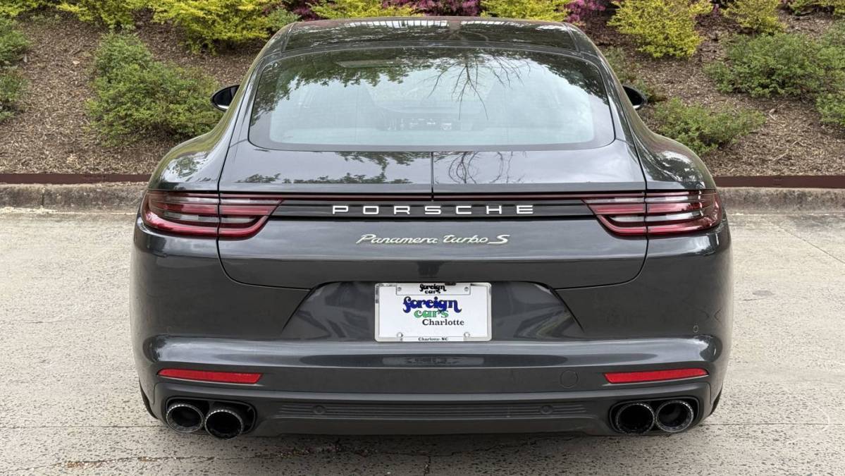 2018 Porsche Panamera - Images - 4