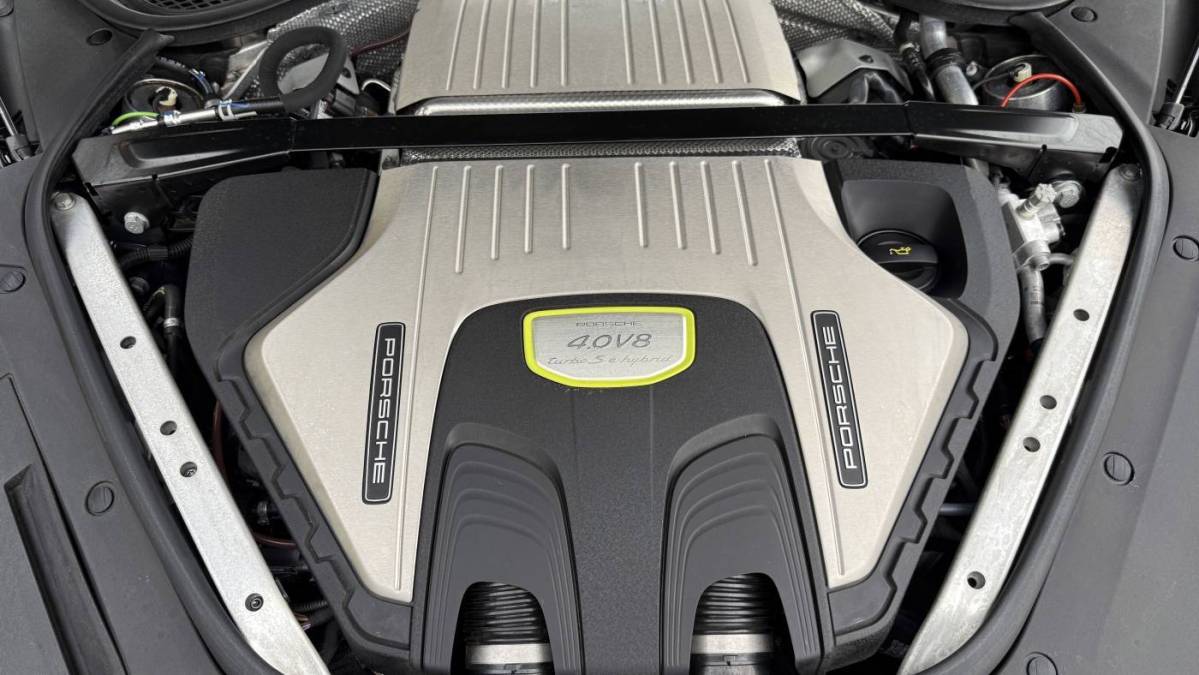 2018 Porsche Panamera - Images - 9