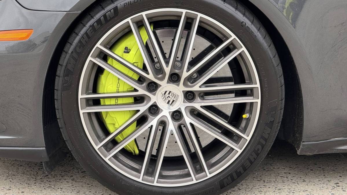 2018 Porsche Panamera - Images - 11