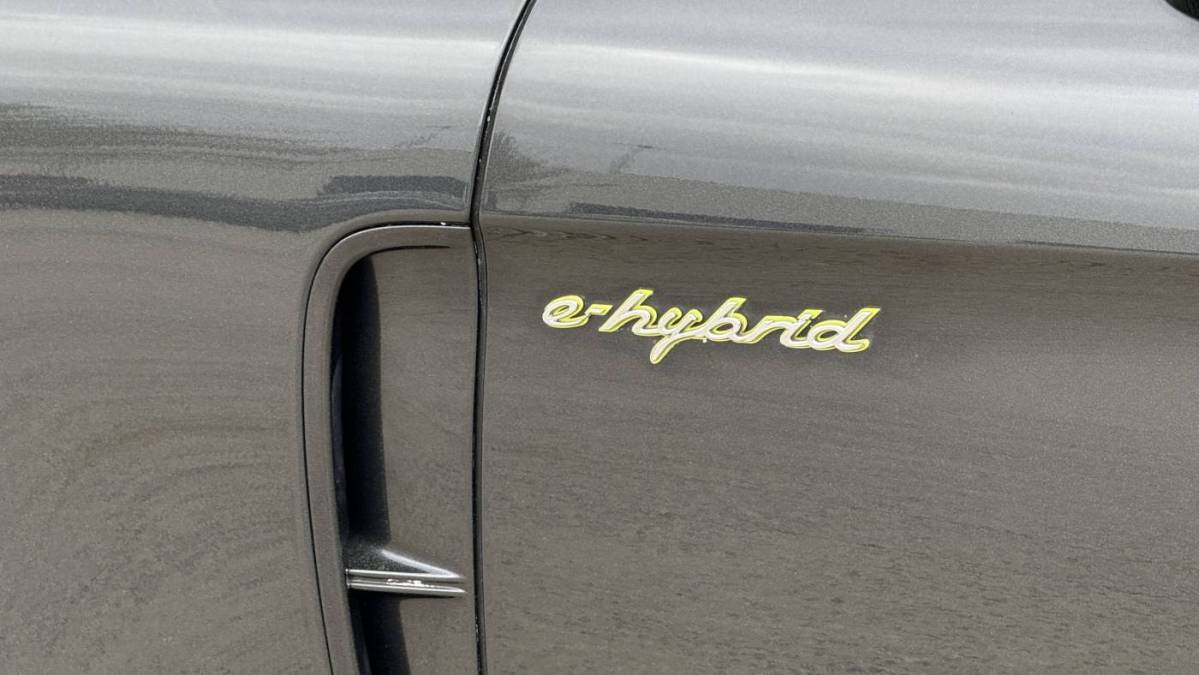 2018 Porsche Panamera - Images - 12