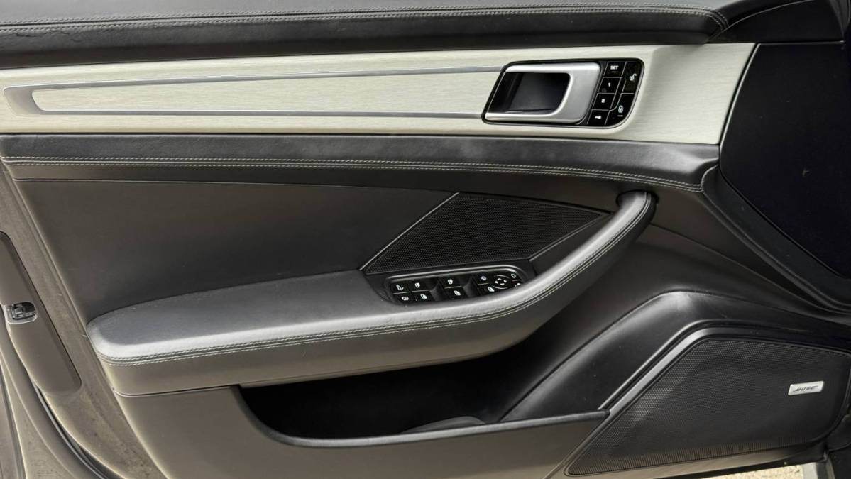 2018 Porsche Panamera - Images - 13