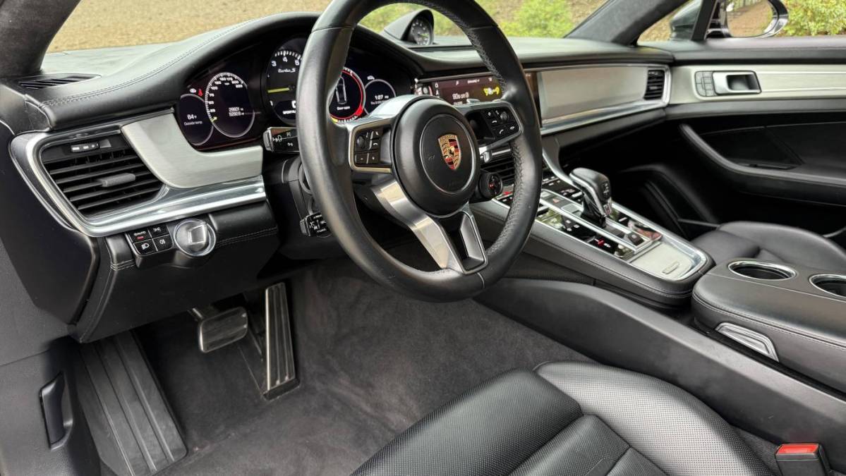 2018 Porsche Panamera - Images - 15