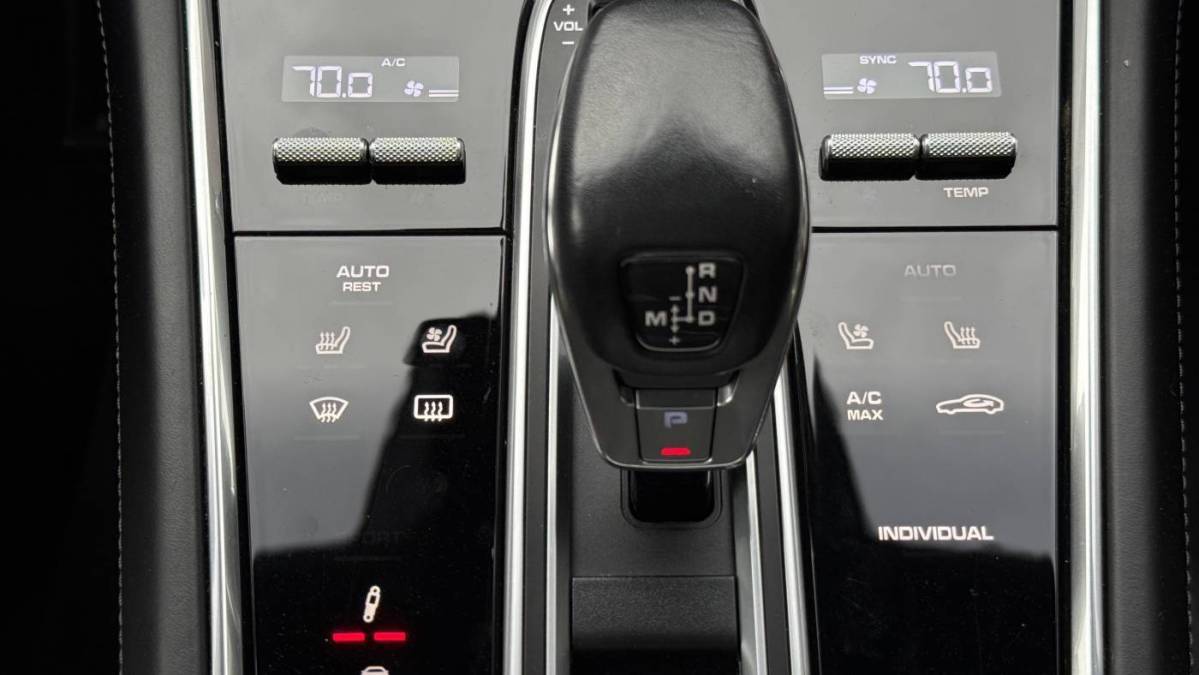 2018 Porsche Panamera - Images - 25