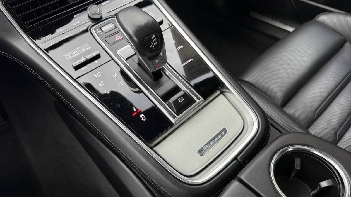 2018 Porsche Panamera - Images - 26