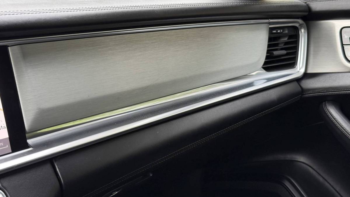 2018 Porsche Panamera - Images - 27