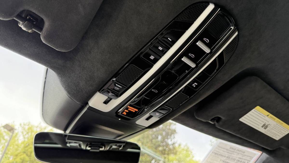 2018 Porsche Panamera - Images - 28
