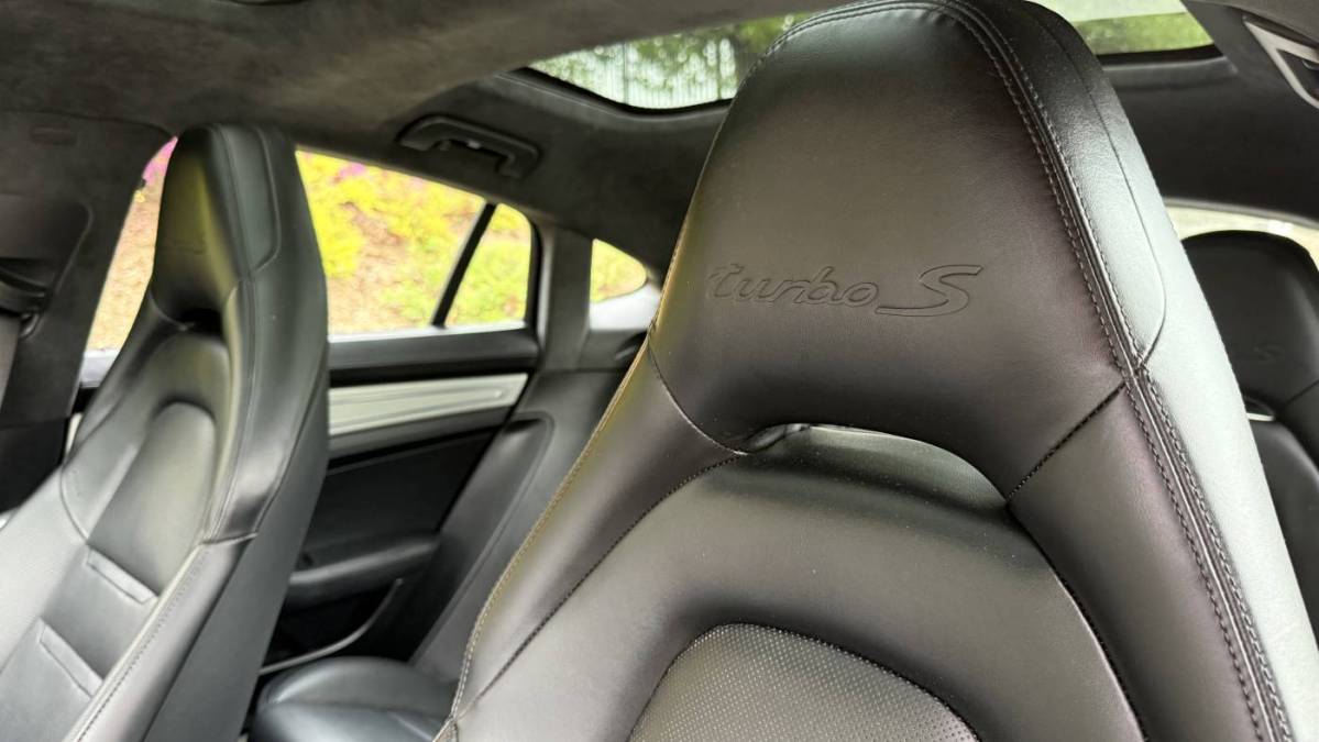 2018 Porsche Panamera - Images - 29