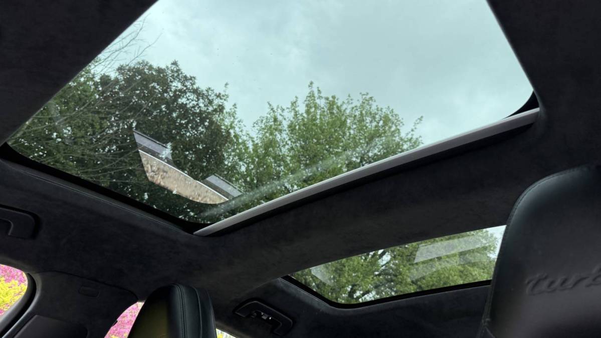 2018 Porsche Panamera - Images - 30