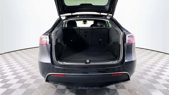2025 Tesla Model Y 7SAYGAEE1SF281001