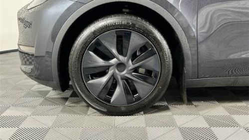 2025 Tesla Model Y 7SAYGAEE1SF281001