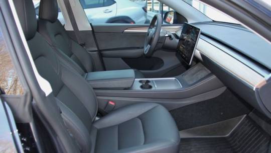 2024 Tesla Model Y 7SAYGDEF9RA268448