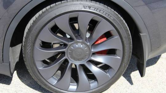 2024 Tesla Model Y 7SAYGDEF9RA268448