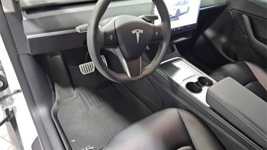 2022 Tesla Model Y 7SAYGDEF7NF381666