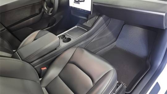 2022 Tesla Model Y 7SAYGDEF7NF381666