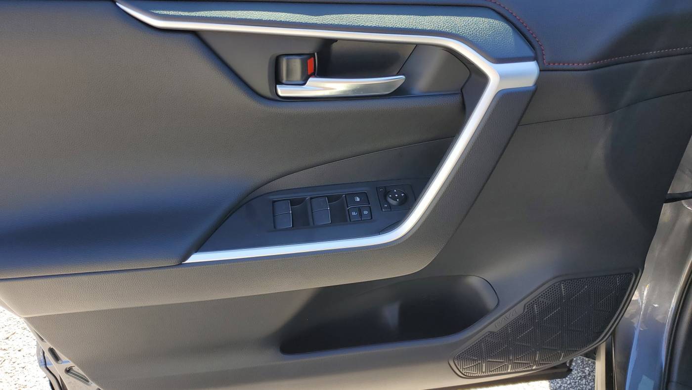 2025 Toyota RAV4 Plug-In Hybrid JTMEB3FV2SD247052