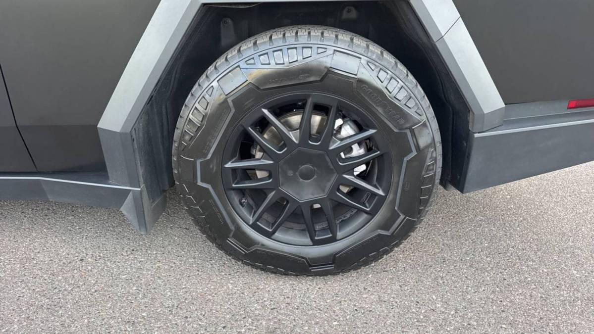 2024 Tesla Cybertruck - Images - 9
