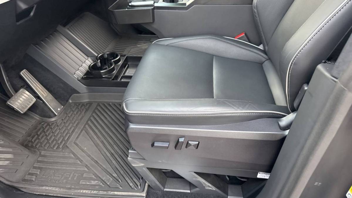 2024 Tesla Cybertruck - Images - 14