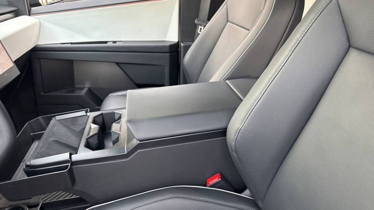 2024 Tesla Cybertruck - Images - 15