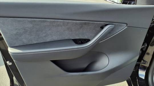 2021 Tesla Model Y 5YJYGDEE1MF070446