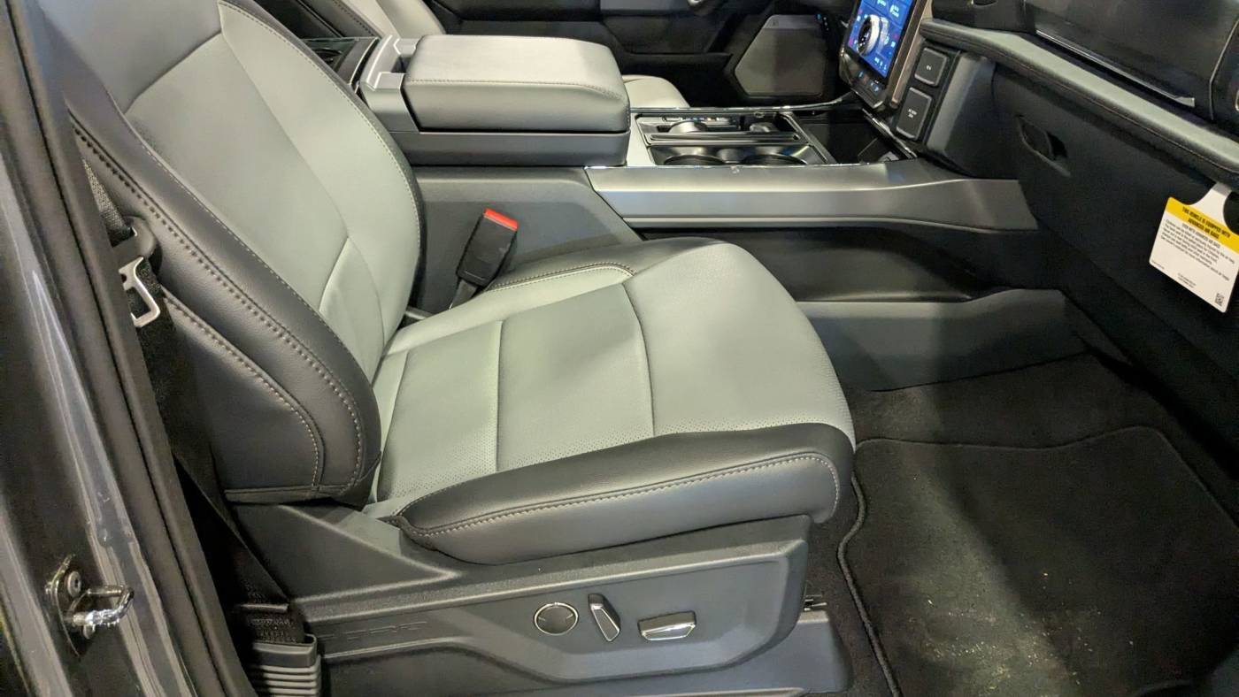 2025 Ford F-150 Lightning 1FT6W5L75SWG02360