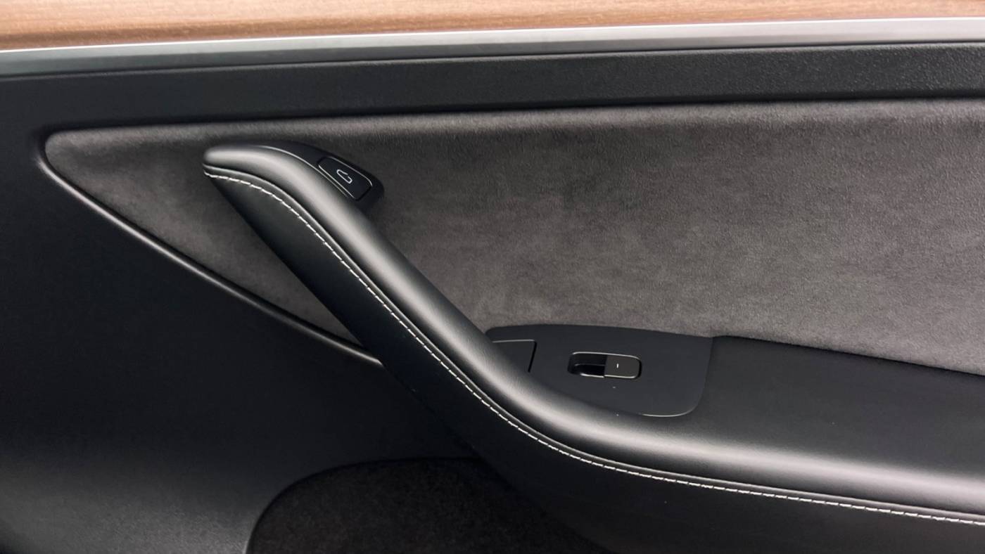 2023 Tesla Model Y 7SAYGDEF7PF758709