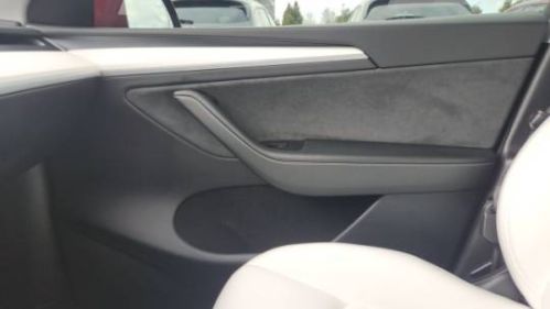 2024 Tesla Model Y 7SAYGDEF3RA302819