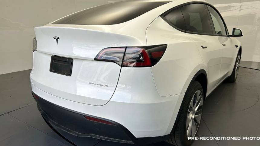 2024 Tesla Model Y 7SAYGDEE3RF983252