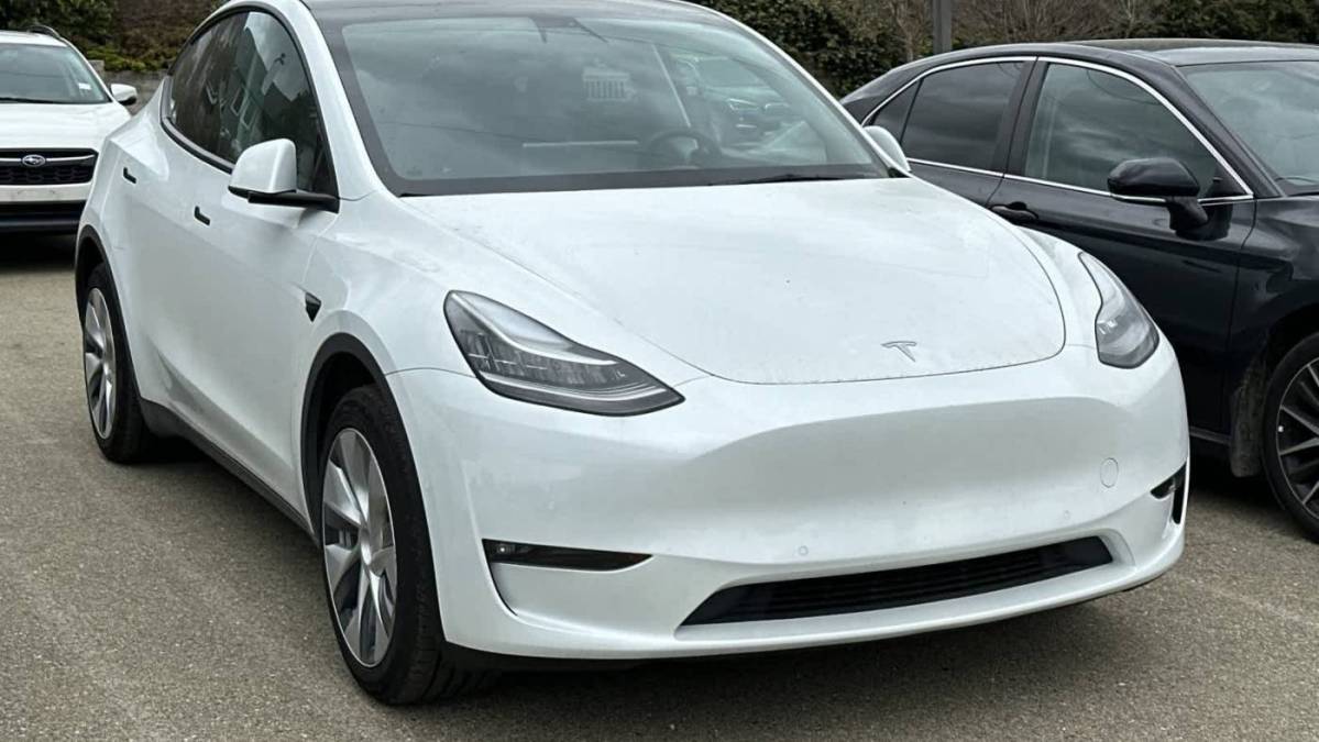 2022 Tesla Model Y 7SAYGDEE6NF366874