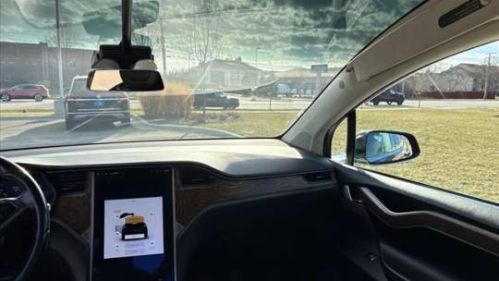 2018 Tesla Model X 5YJXCDE25JF135517