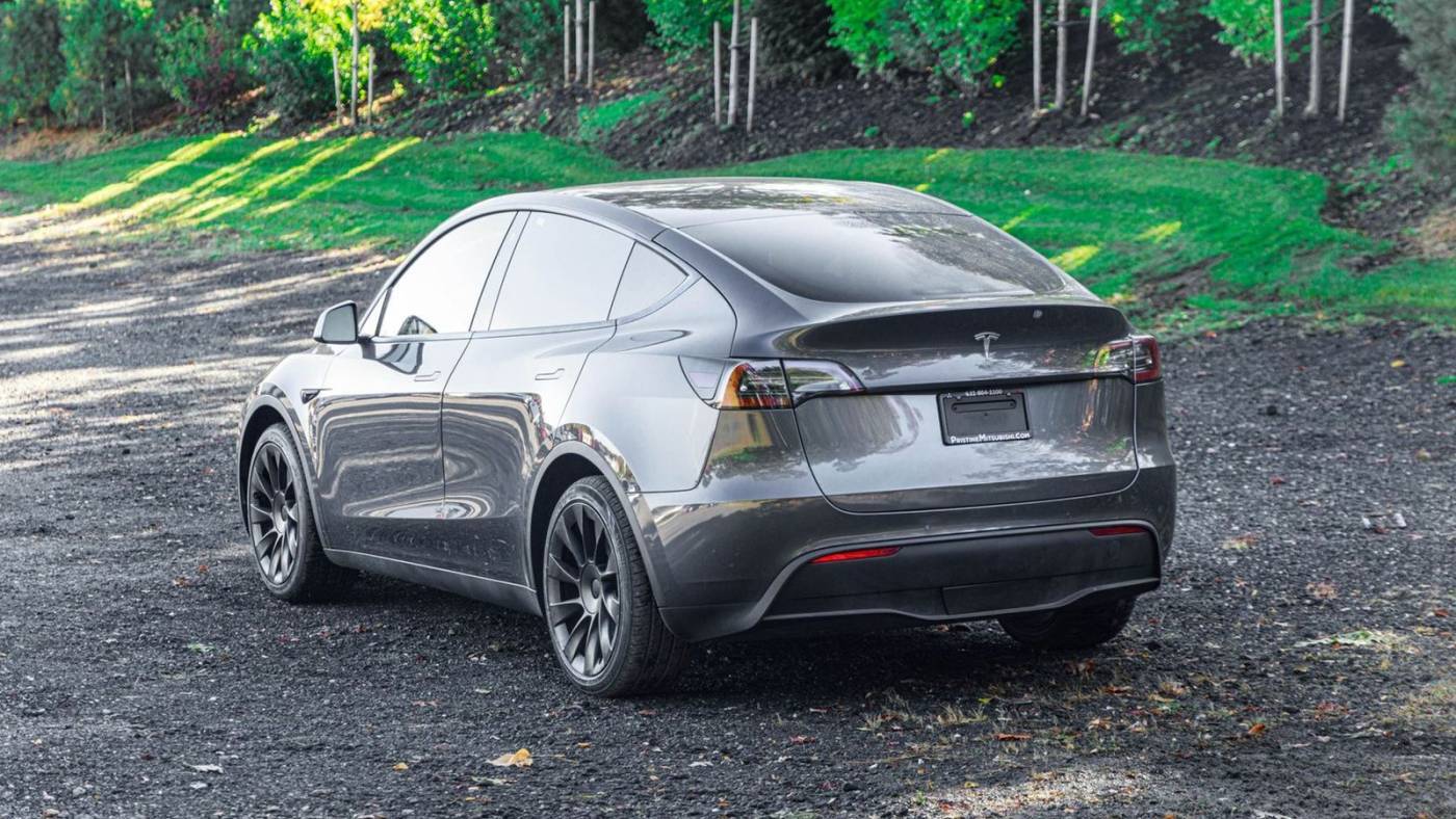 2022 Tesla Model Y 7SAYGDEF6NF374238
