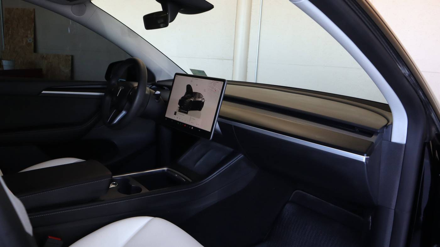 2024 Tesla Model Y 7SAYGDEE2RA281324
