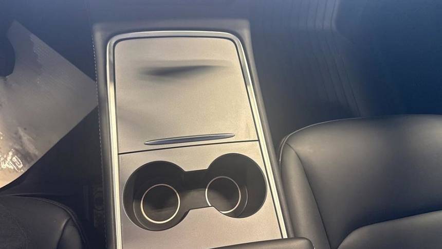 2024 Tesla Model Y 7SAYGDEE1RA325149