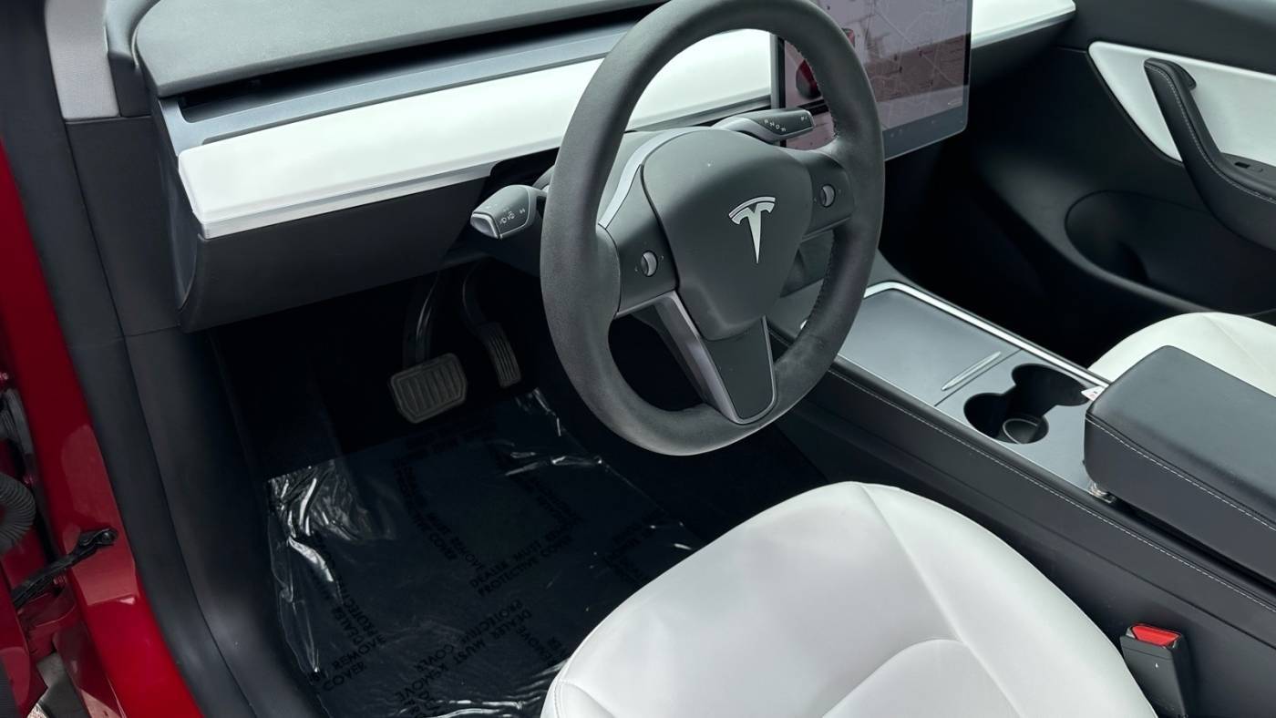 2021 Tesla Model Y 5YJYGDEE9MF240987
