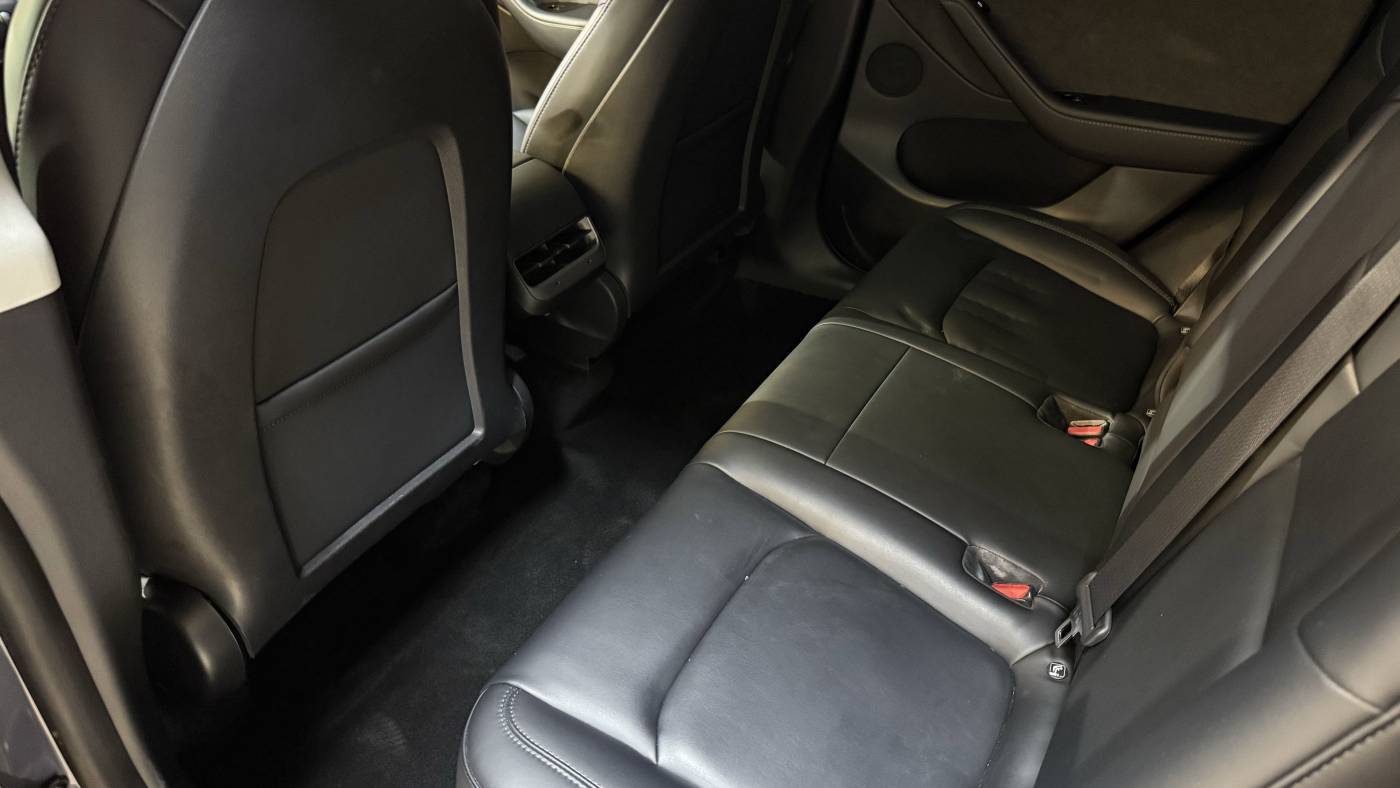 2021 Tesla Model Y 5YJYGDEE7MF084318