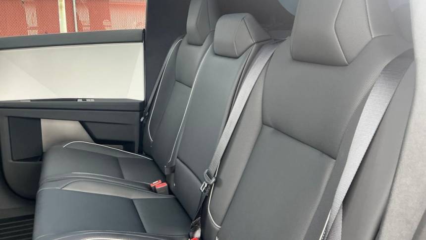2024 Tesla Cybertruck 7G2CEHEE5RA042657