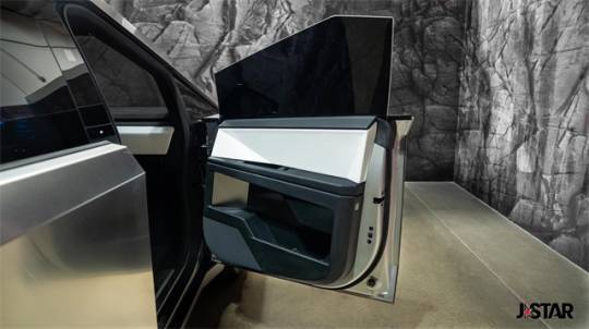 2024 Tesla Cybertruck - Images - 8