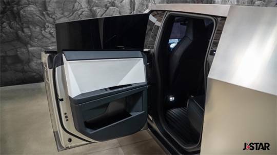 2024 Tesla Cybertruck - Images - 11