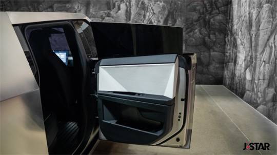2024 Tesla Cybertruck - Images - 15