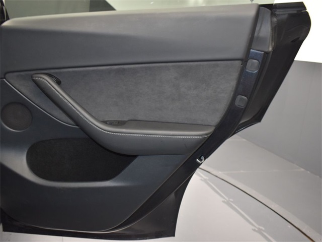 2024 Tesla Model Y 7SAYGAEE8RF208279