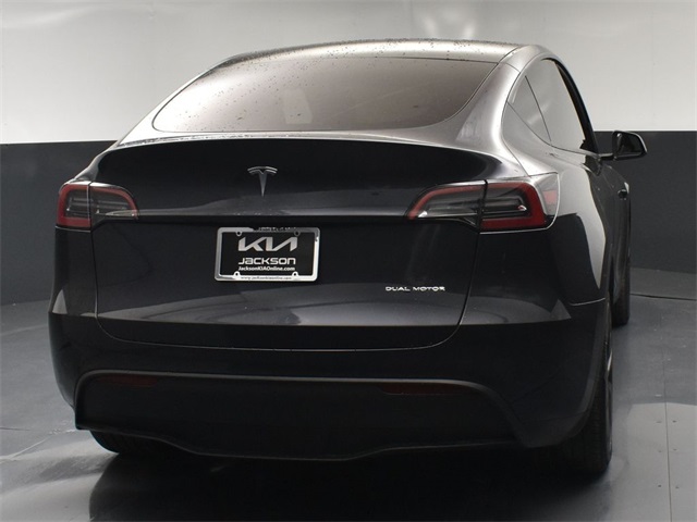 2024 Tesla Model Y 7SAYGAEE8RF208279