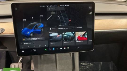 2024 Tesla Model Y 7SAYGDEE5RA281902