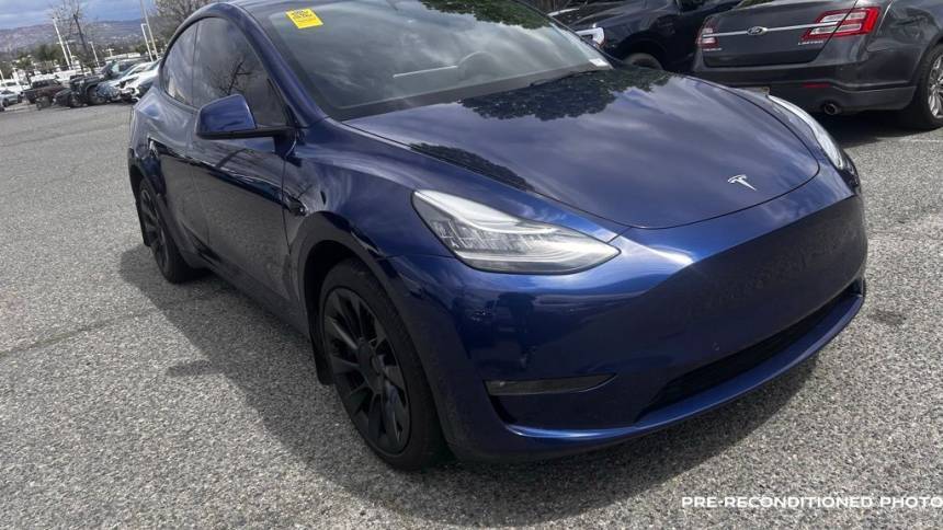 2022 Tesla Model Y 7SAYGDEE5NF575300