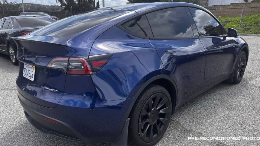 2022 Tesla Model Y 7SAYGDEE5NF575300